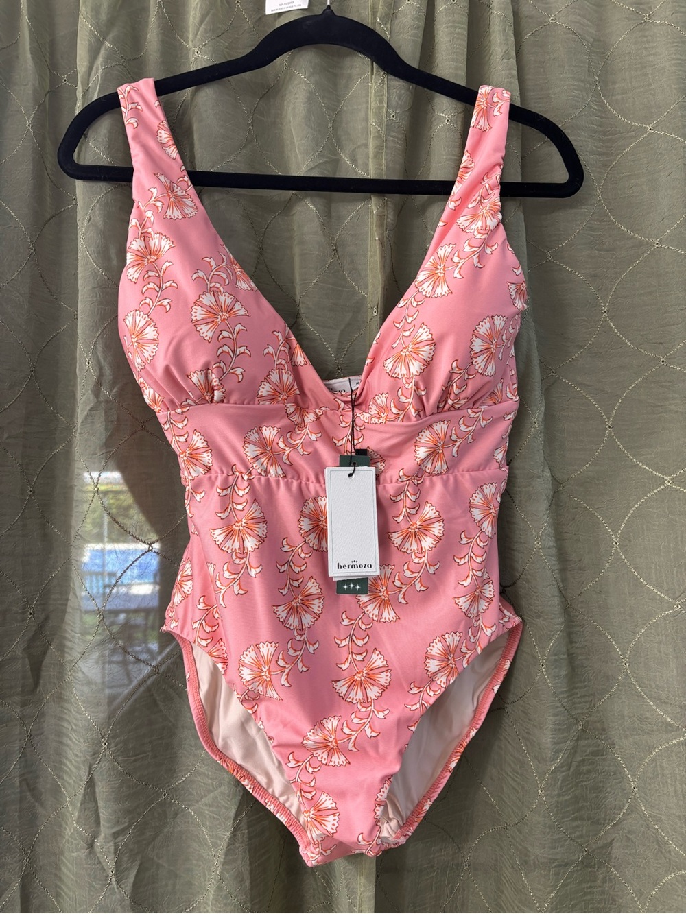 Hermoza Noni v-neck sculpting one-piece NWT Size 8